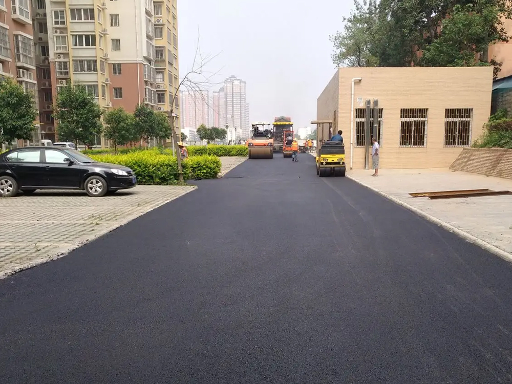 鄭州小區(qū)瀝青工程早期瀝青路面破壞原因有哪些？