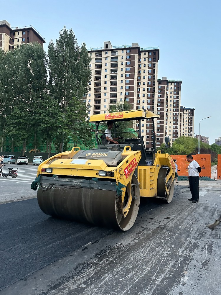 鄭州瀝青路面松散——鄭州瀝青攪拌站