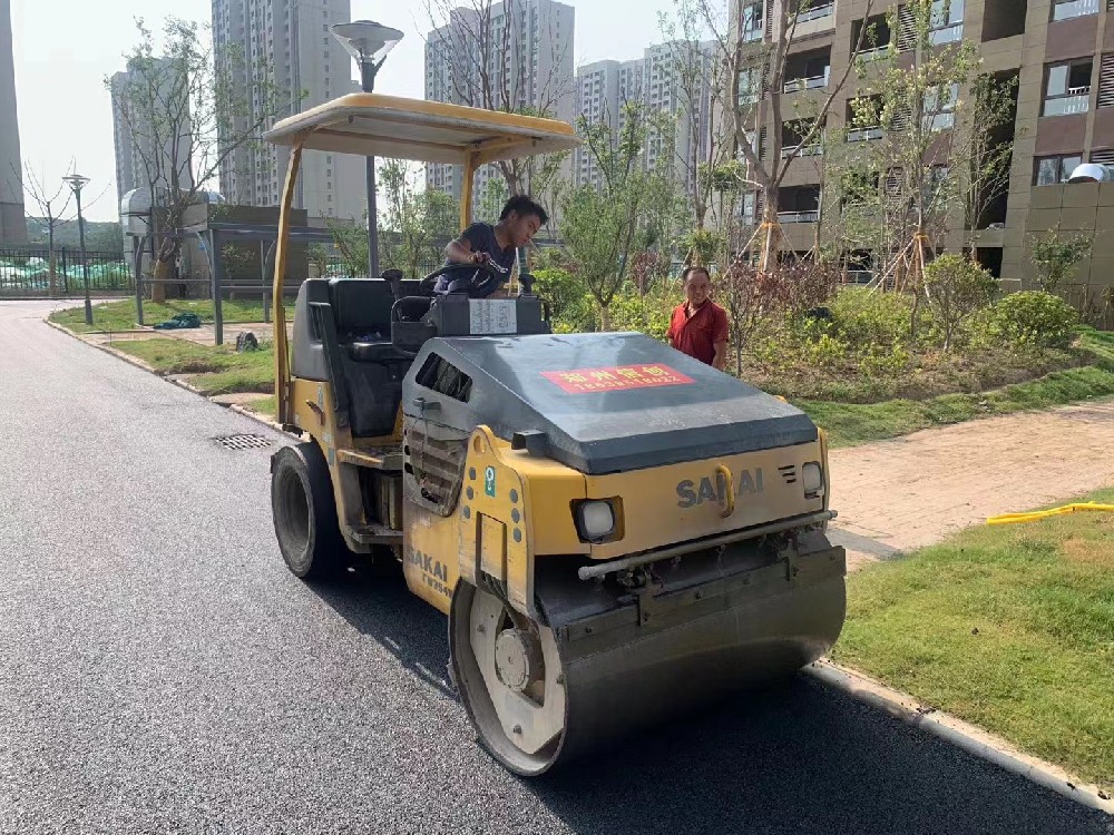 “柏” 出真心，鋪就 “青” 松坦途