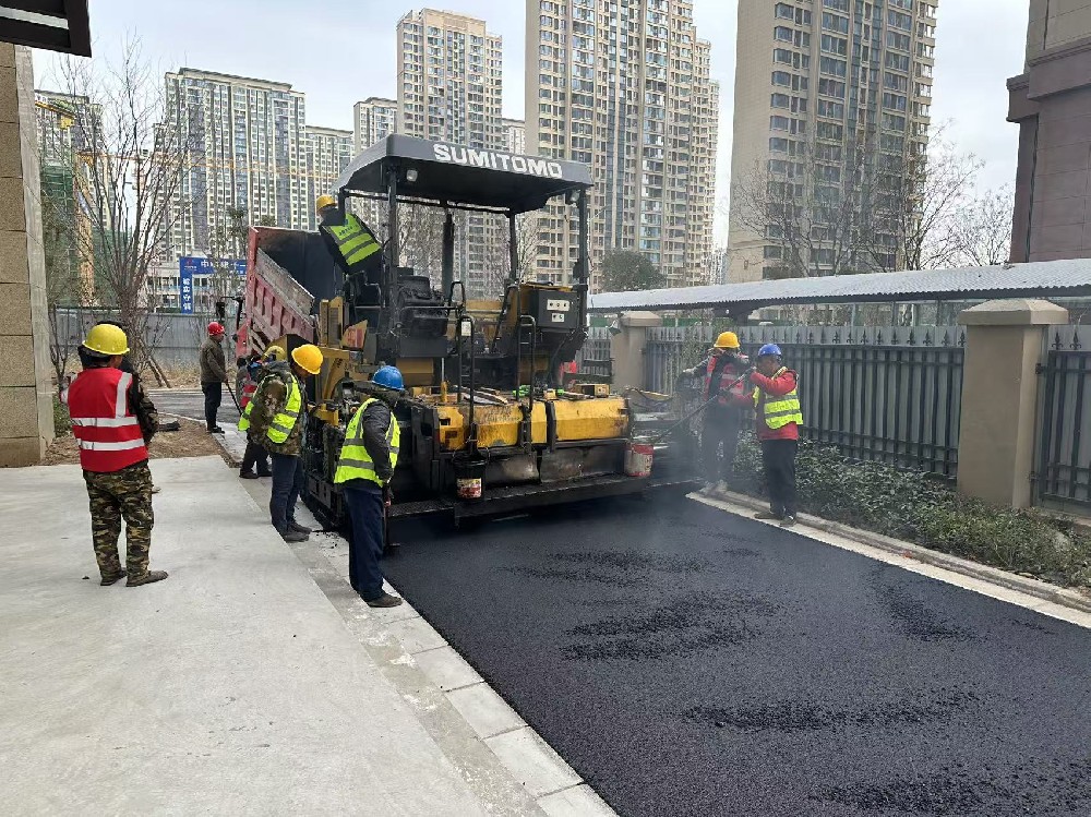 專注瀝青路面品質(zhì)鑄就暢行大道