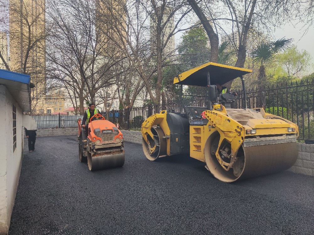 綠色瀝青路面施工，守護(hù)生態(tài)出行之路