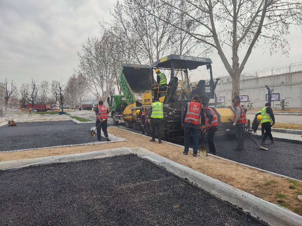 高效瀝青路面施工，縮短等待暢行的時(shí)間