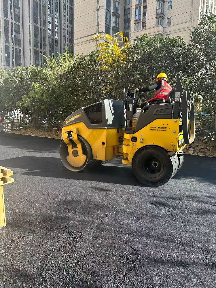 鄭州瀝青路面施工廠家科技賦能，創(chuàng)新驅(qū)動(dòng)發(fā)展