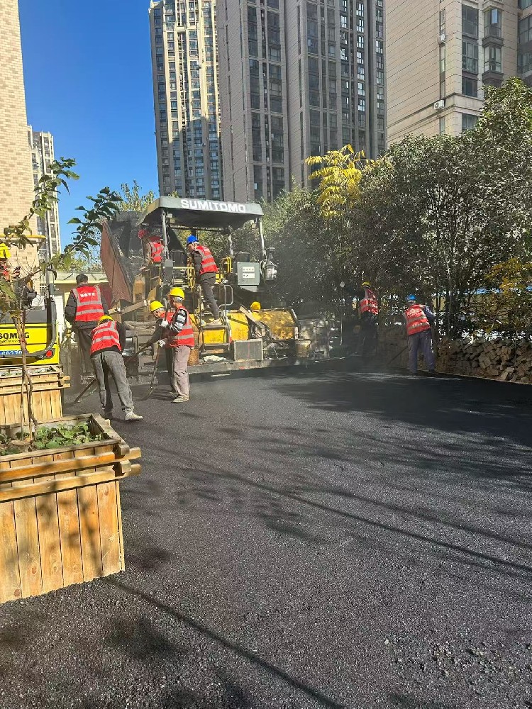 聚焦客戶需求，定制化瀝青解決方案專家