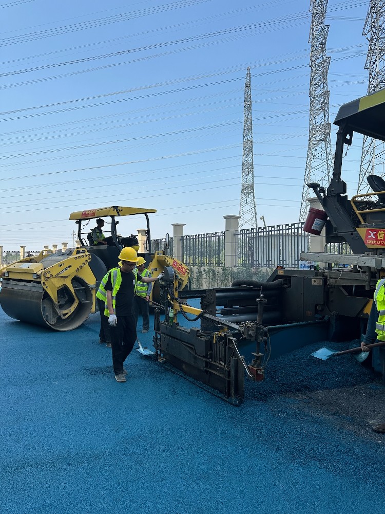 深耕瀝青領(lǐng)域多年，以專業(yè)鑄就品牌實(shí)力