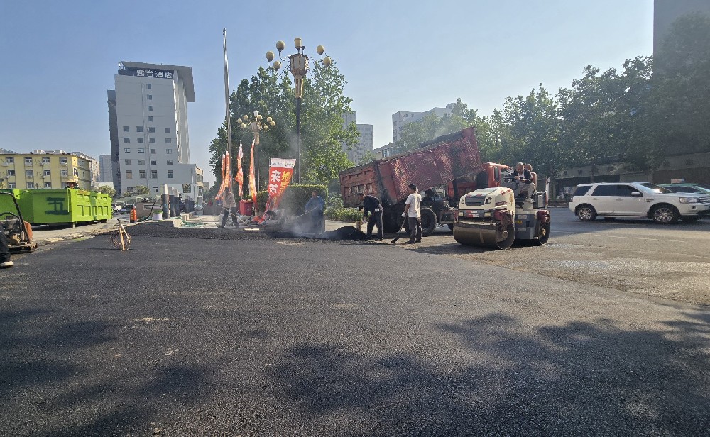 鄭州瀝青路面施工的挑戰(zhàn)與突破