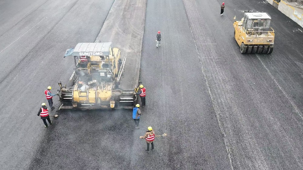 鄭州瀝青路面施工:用專業(yè)與匠心鋪就康莊大道