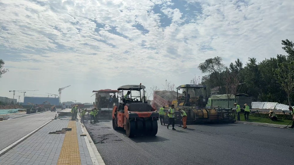 科技賦能，為鄭州瀝青路面注入智慧新動力