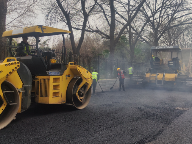 鄭州瀝青路面施工廠家在瀝青的“呼吸”里，讀懂道路的生命力
