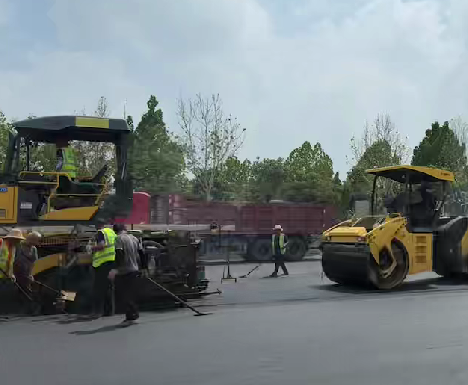 鄭州瀝青路面施工廠家專業(yè)團隊，提供全方位技術(shù)支持