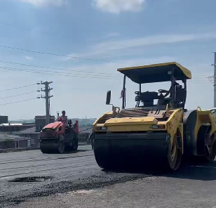 鄭州瀝青路面施工團隊綠色施工，讓瀝青路面與環(huán)境共生
