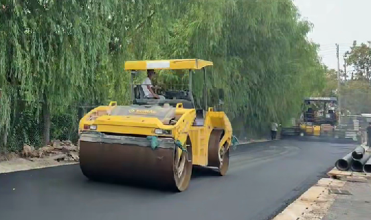 鄭州瀝青路面施工廠家應(yīng)對(duì)極端天氣，我們的路面有“韌性”