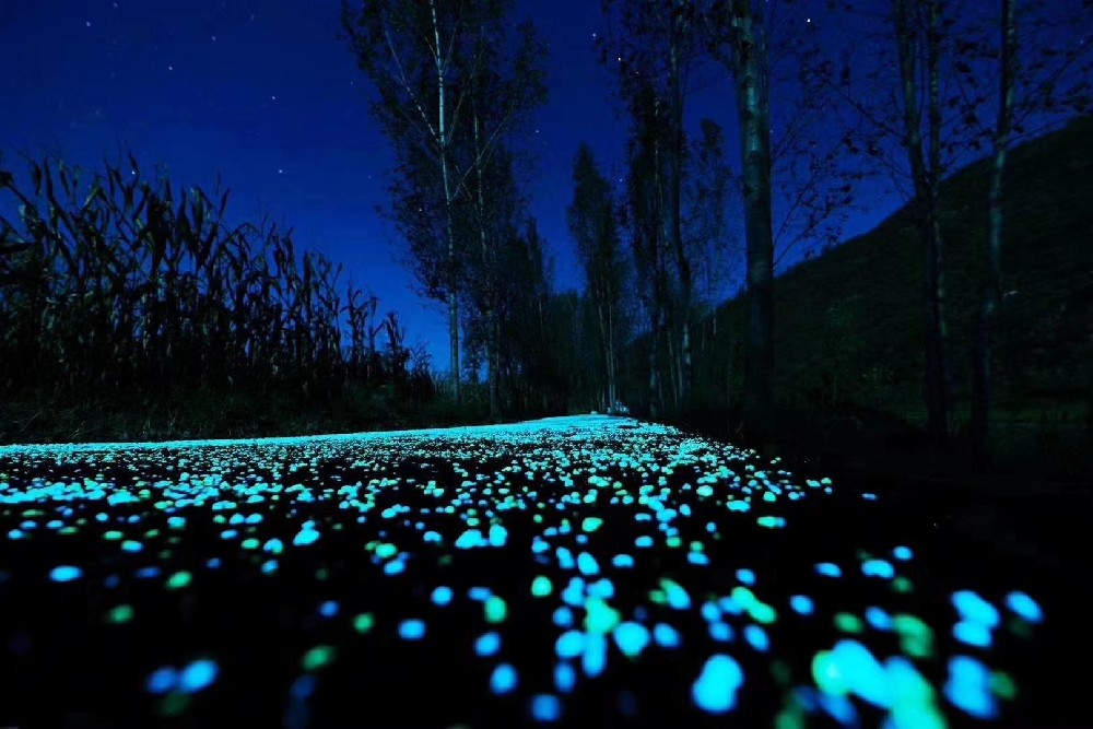 夜光路面為什么會發(fā)光呢？